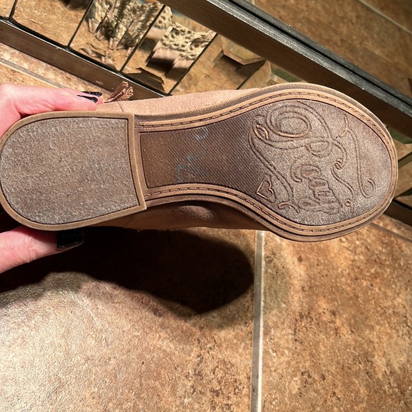 NWT Tan Lace & Faux Suede Booties - Picture 6 of 10